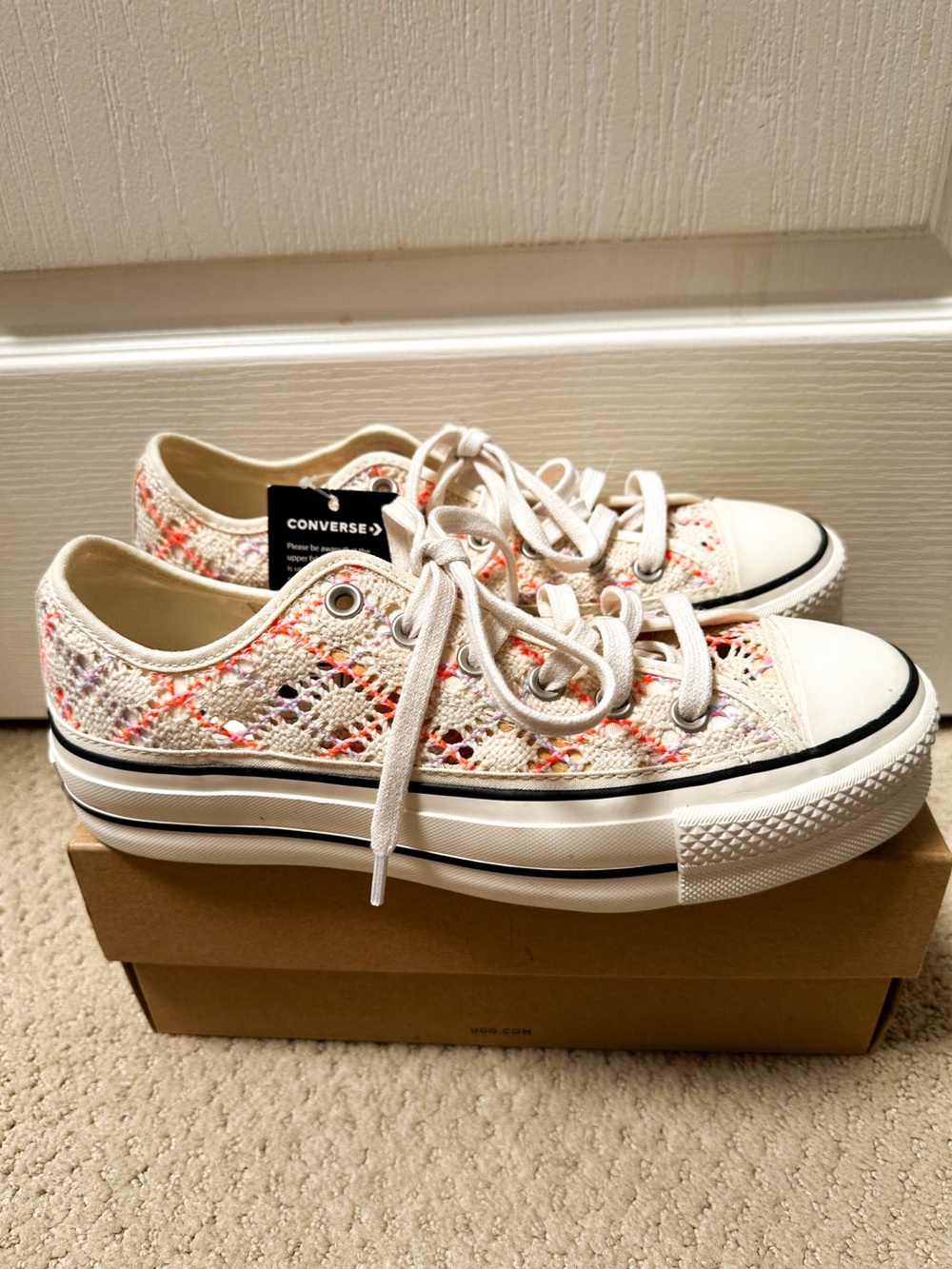 Converse Women’s Cream Crochet Low-Top Sneakers with Coral Accents Size 9.5